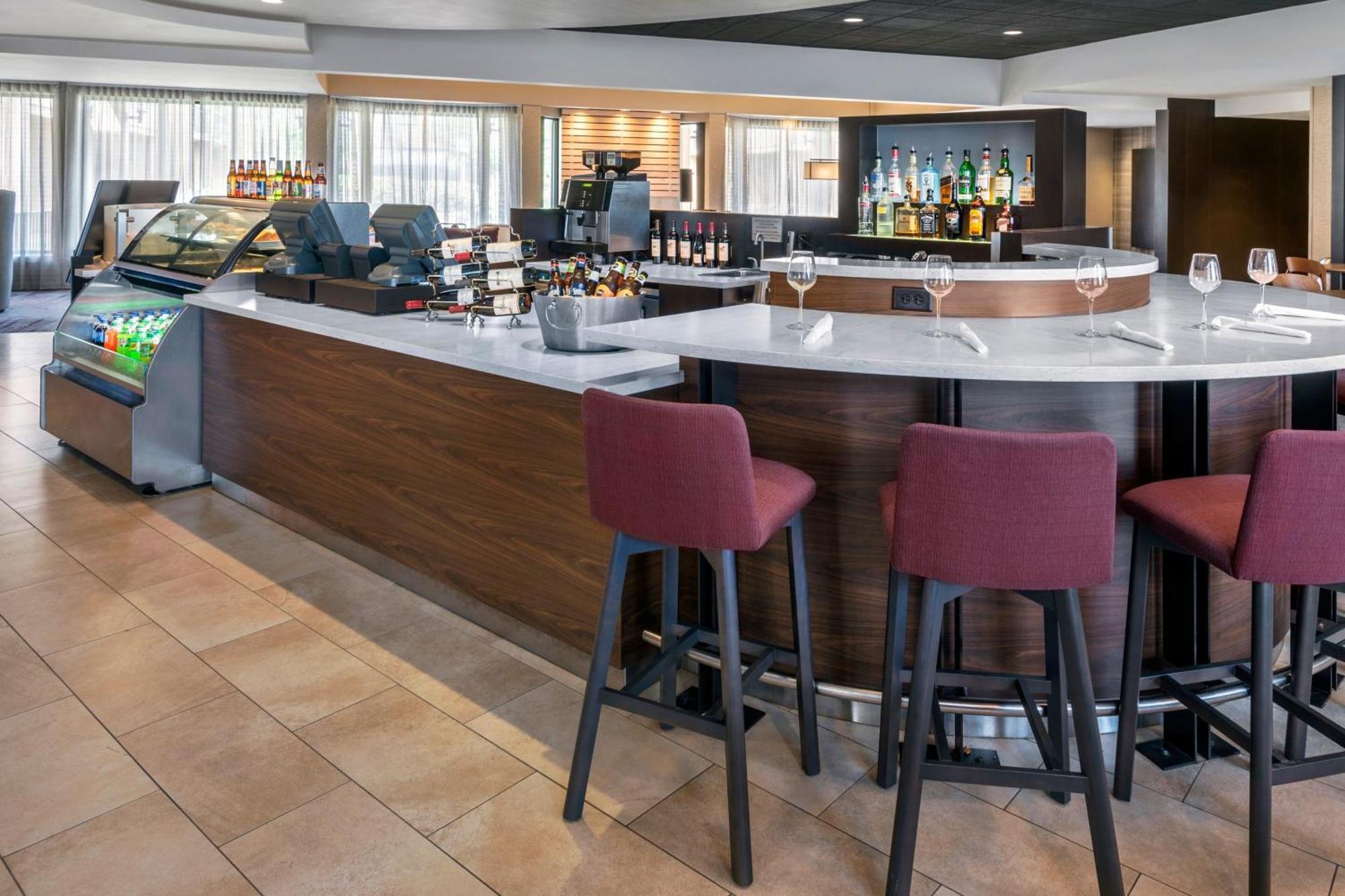 Courtyard Newark Liberty International Airport Hotell Exteriör bild