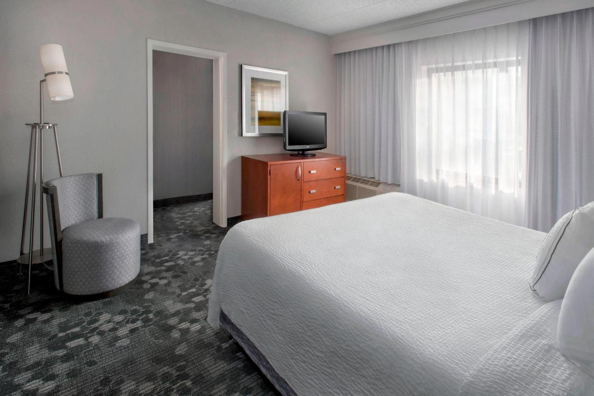 Courtyard Newark Liberty International Airport Hotell Exteriör bild