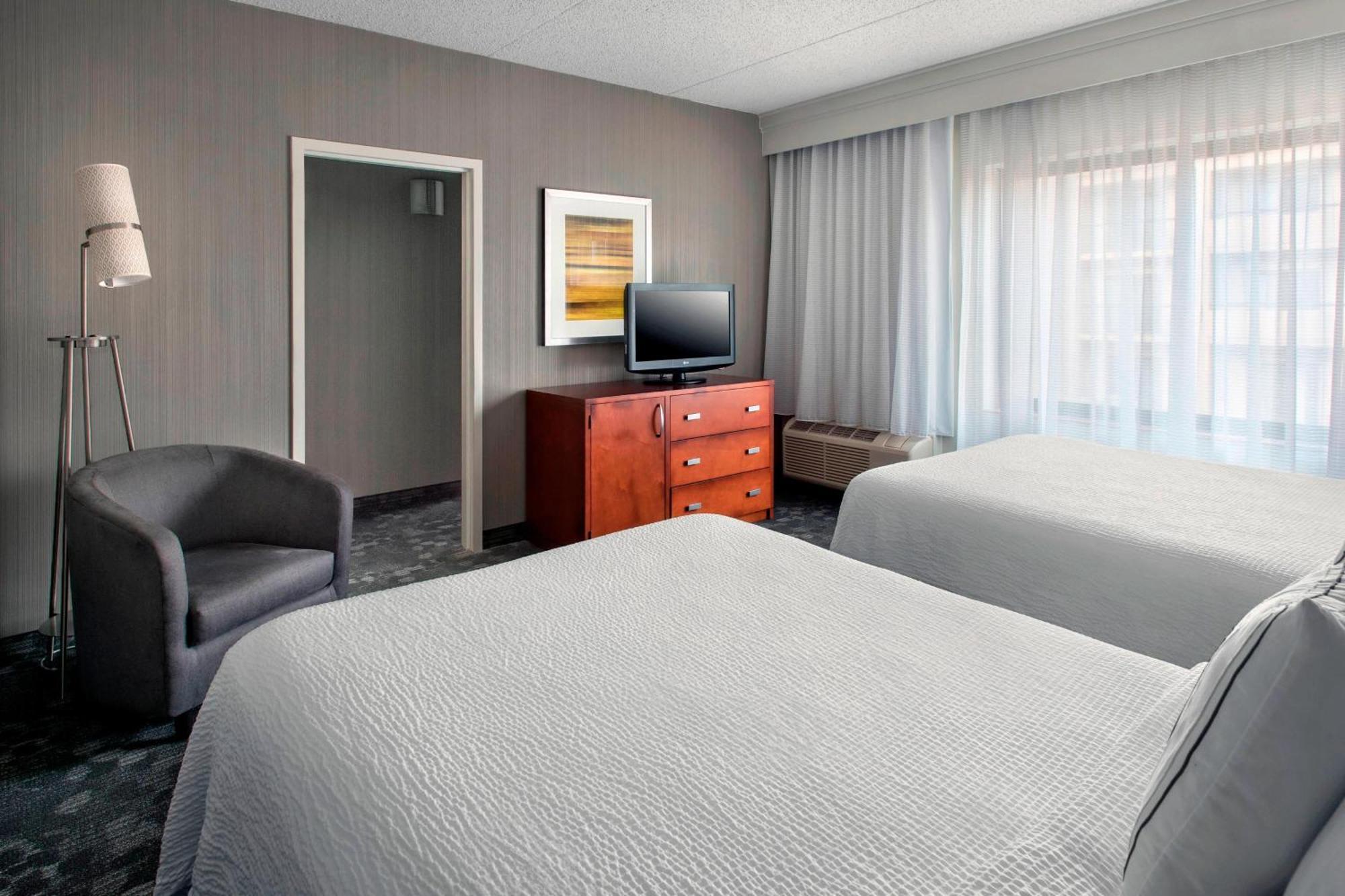 Courtyard Newark Liberty International Airport Hotell Exteriör bild