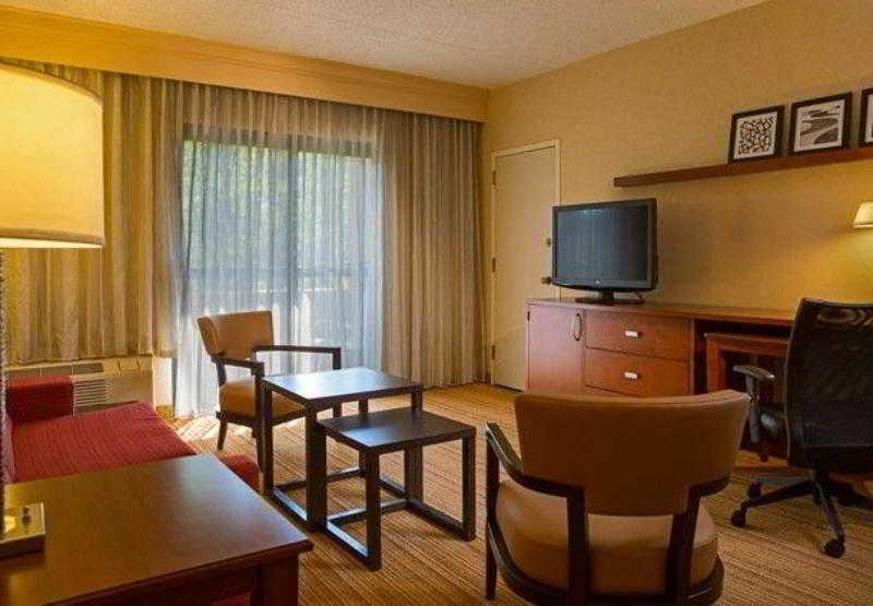 Courtyard Newark Liberty International Airport Hotell Exteriör bild