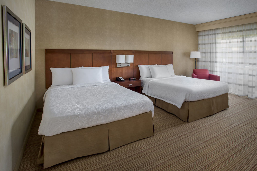 Courtyard Newark Liberty International Airport Hotell Exteriör bild
