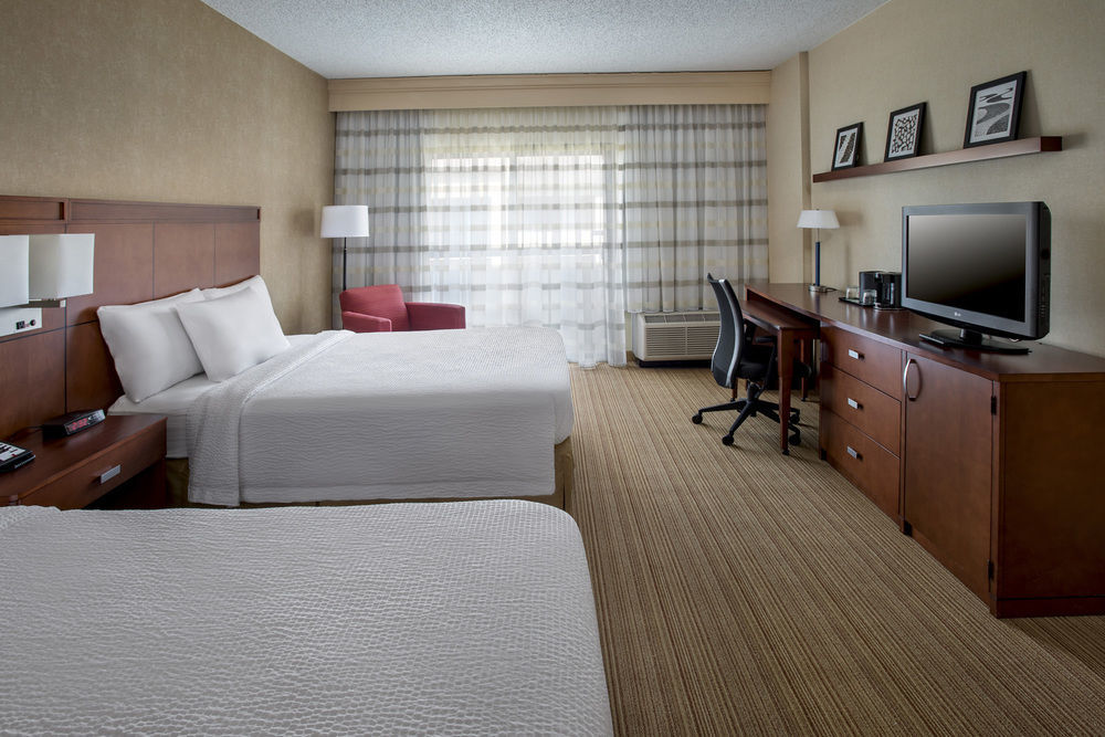 Courtyard Newark Liberty International Airport Hotell Exteriör bild