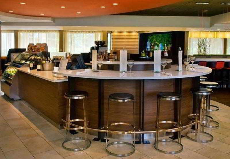Courtyard Newark Liberty International Airport Hotell Exteriör bild