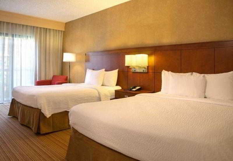Courtyard Newark Liberty International Airport Hotell Exteriör bild