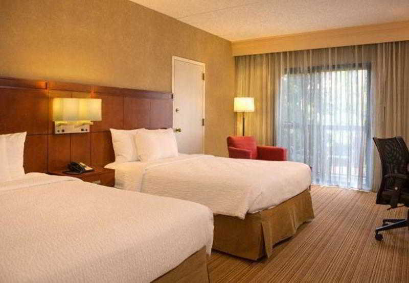 Courtyard Newark Liberty International Airport Hotell Exteriör bild