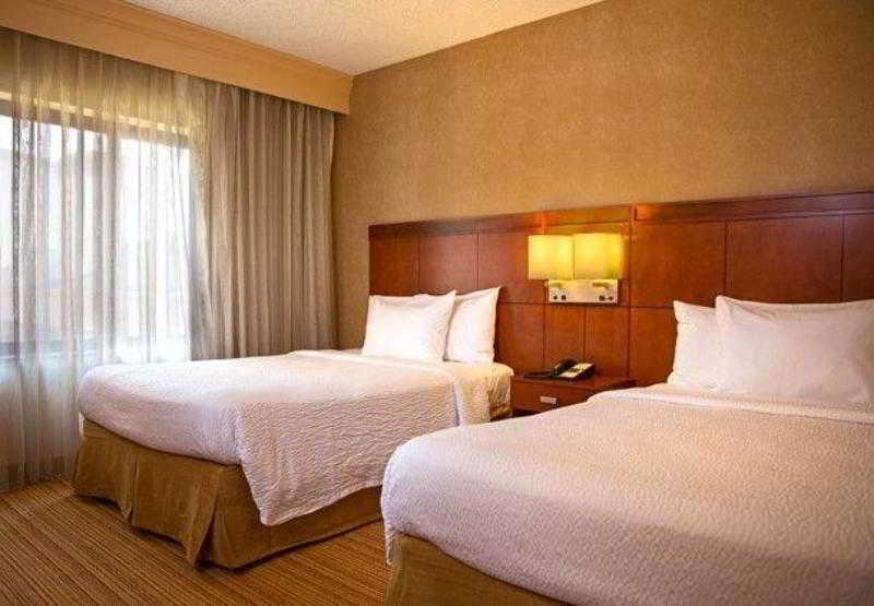 Courtyard Newark Liberty International Airport Hotell Exteriör bild