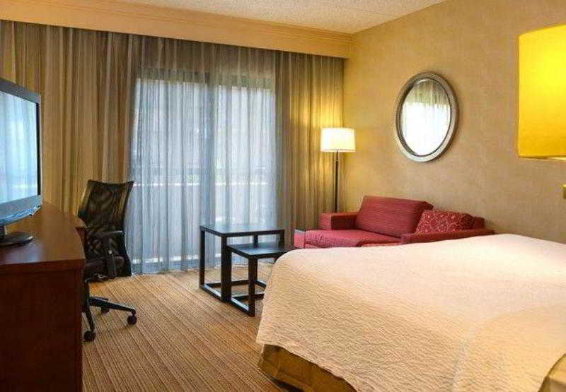 Courtyard Newark Liberty International Airport Hotell Exteriör bild