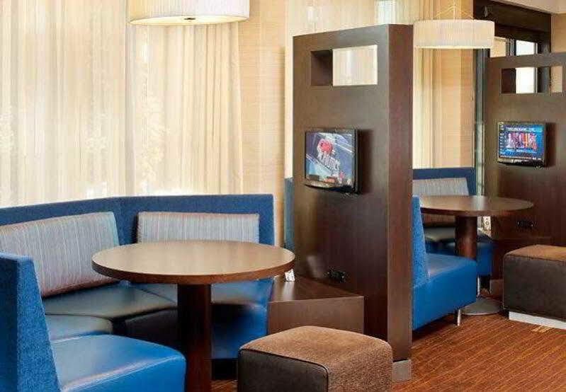 Courtyard Newark Liberty International Airport Hotell Exteriör bild