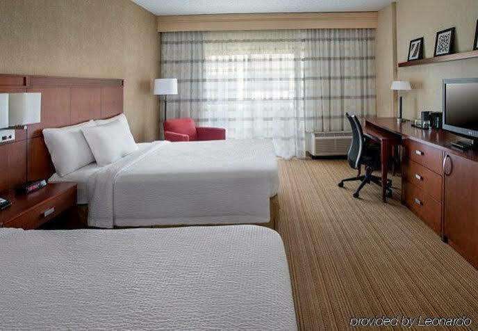Courtyard Newark Liberty International Airport Hotell Exteriör bild
