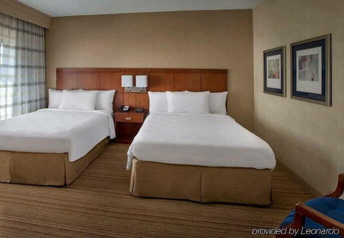 Courtyard Newark Liberty International Airport Hotell Exteriör bild
